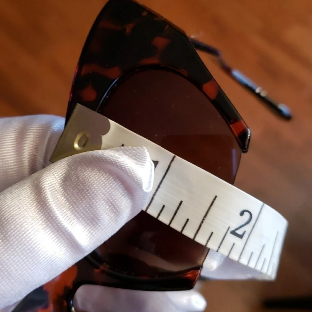 𝅺FASHION sunglasses.